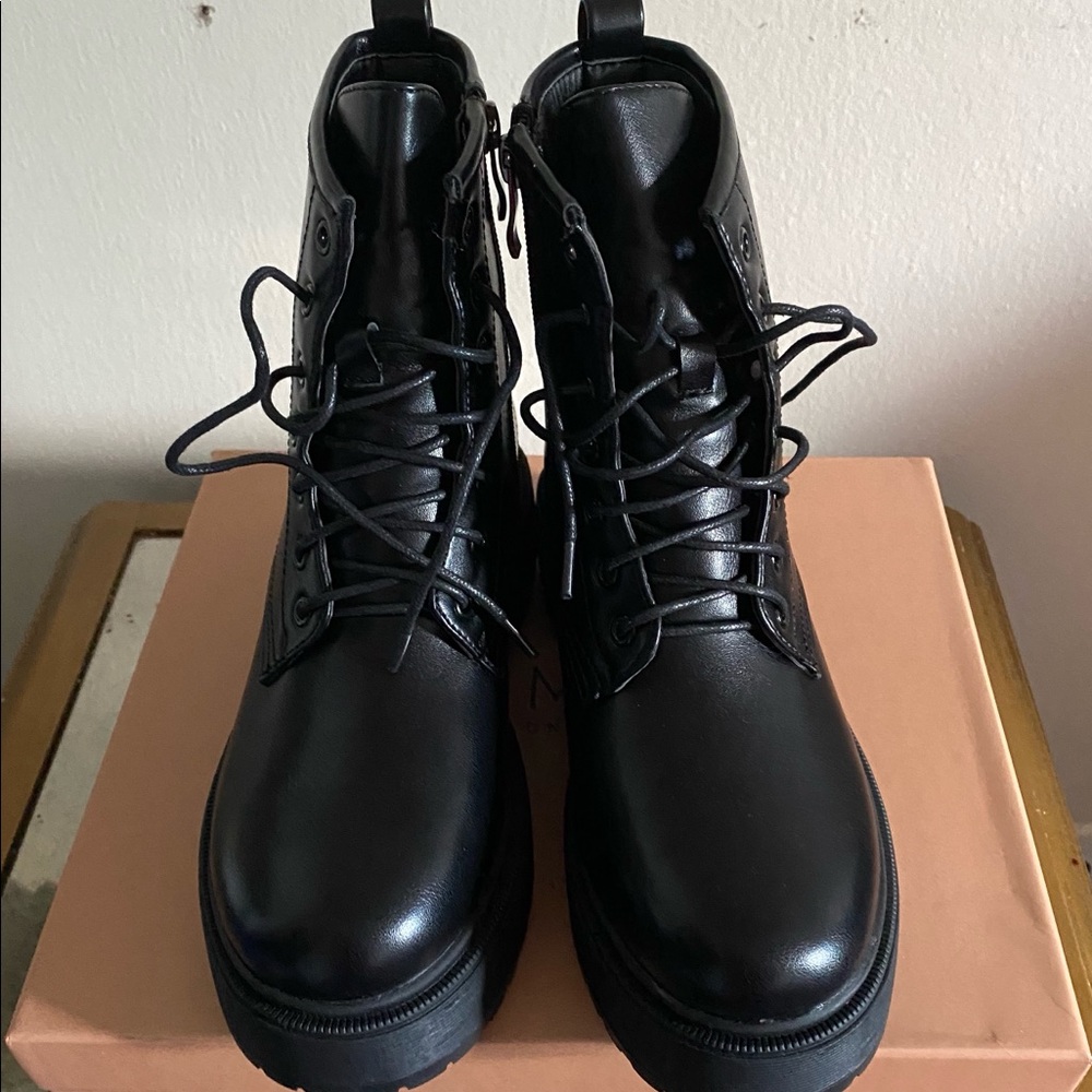Combat style boot